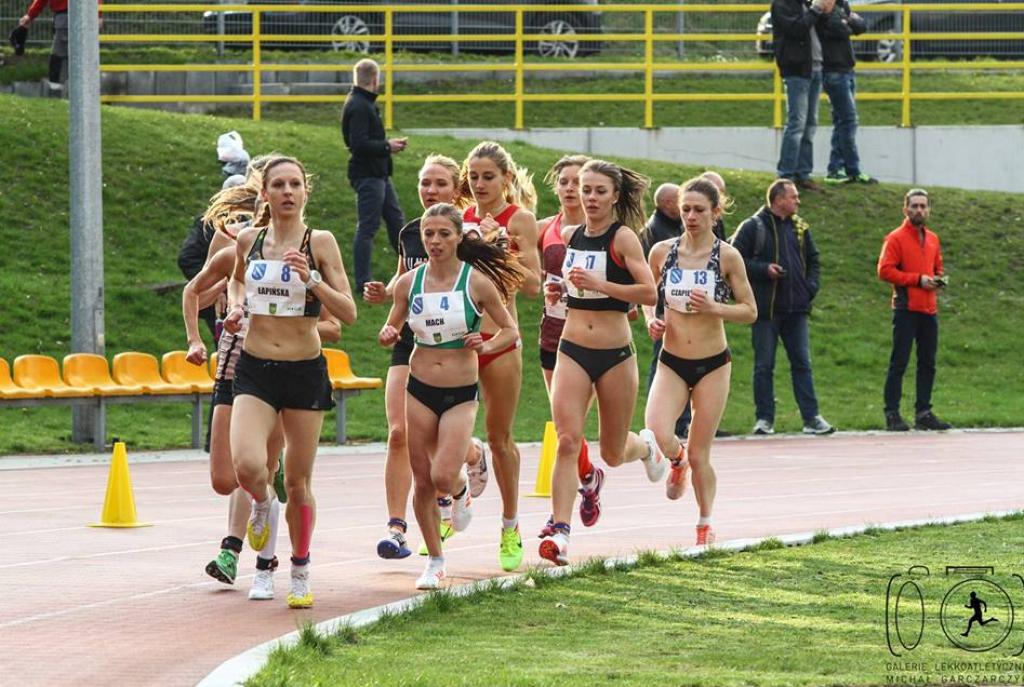 Angelika Mach z medalem Mistrzostw Polski w biegu na 10 000  metrów